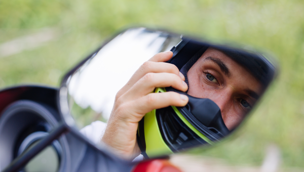 La OMS promueve el uso del casco como una medida efectiva para mitigar los accidentes