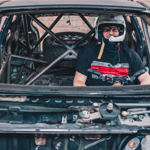 Transformando un vehículo de fábrica a máquina de rally