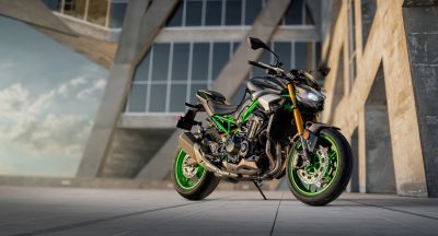 La velocidad y lujo de la nueva Kawasaki Z900 2025