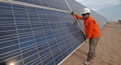 MINEM: Generación eléctrica con centrales eólicas y solares incrementó en 129% y 27% respectivamente en agosto 2024