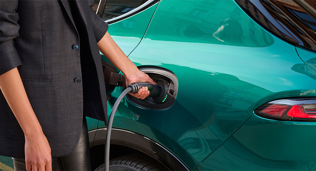 Alfa RomeoTonale Hybrid Q4