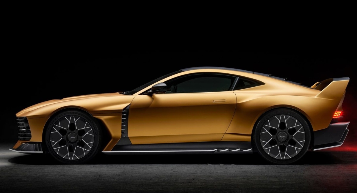 Aston-Martin-Valiant