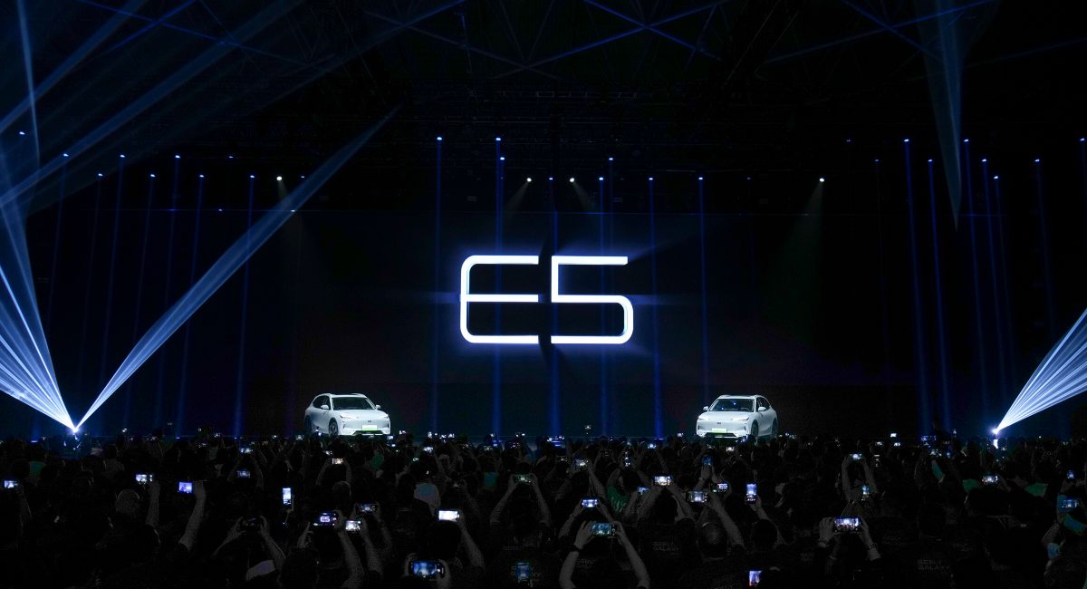 Geely Auto presenta el SUV eléctrico E5: Innovación y expansión global