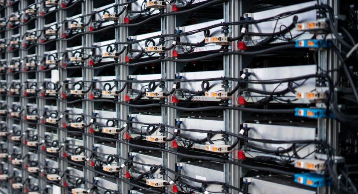 Porsche implementa sistema de almacenamiento de energía con baterías usadas