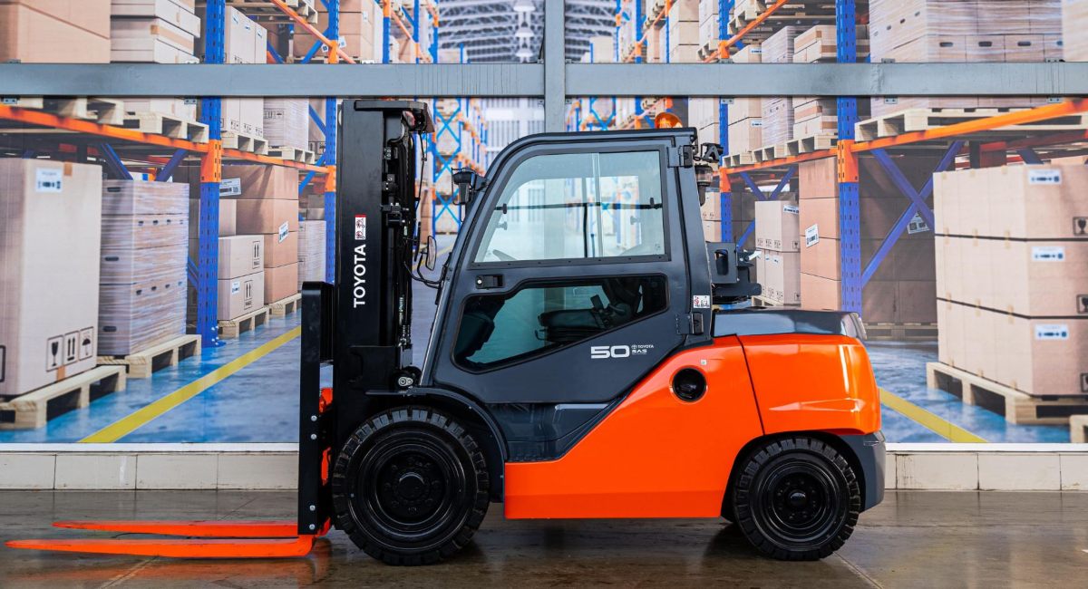 Mantenimiento de un montacarga: ¿cómo ahorrar costos y mejorar la eficiencia de tu equipo? 