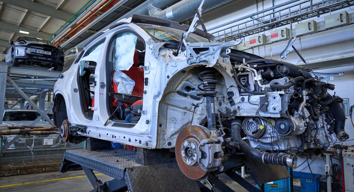 BMW impulsa la economía circular con su centro de reciclaje y desmantelamiento