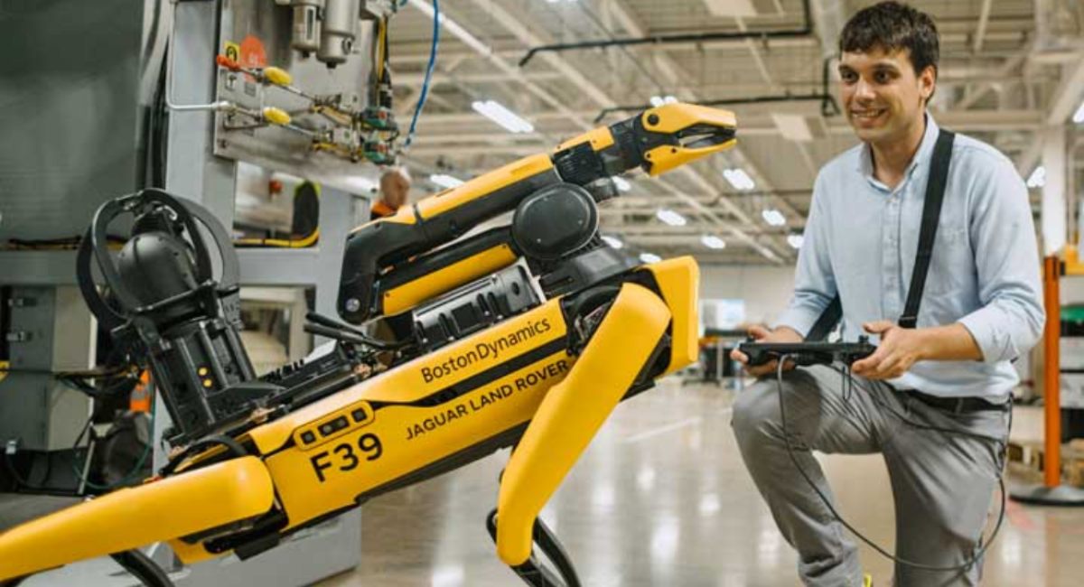 JLR presenta Rover, el perro guardián robótico