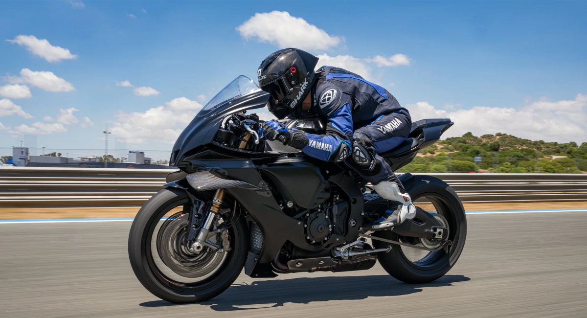 Nuevas Yamaha R1 RACE y R1 GYTR 2025