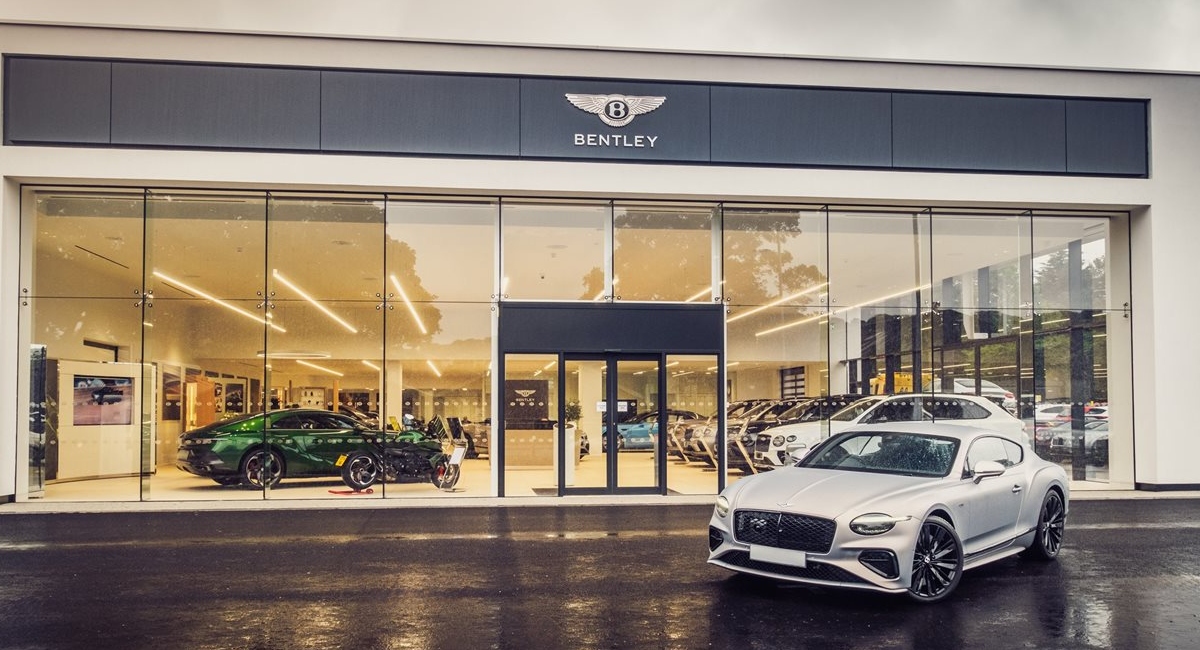 Bentley y JCT600 inauguran una nueva sala de exposiciones de lujo en Leeds