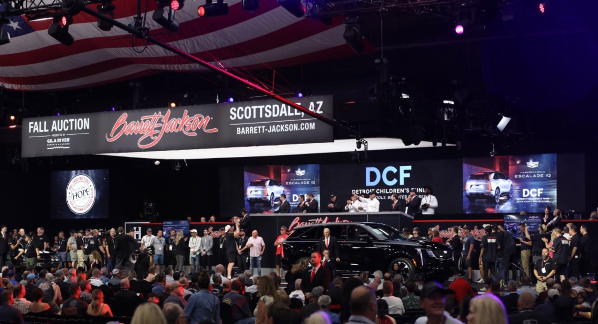 El primer Cadillac ESCALADE IQ 2025 totalmente eléctrico recauda $550,000 dólares