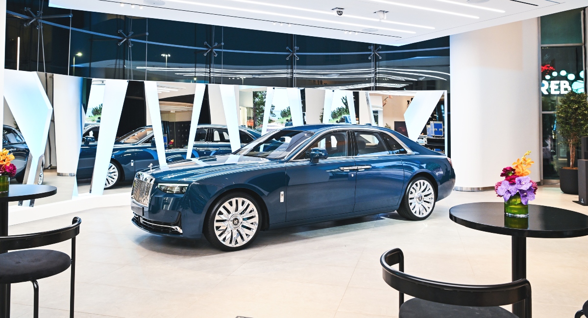 Rolls-Royce Abu Dhabi inaugura su nueva sala de exposición de lujo