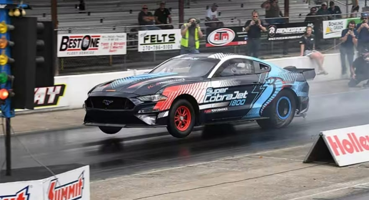 El Mustang Super Cobra Jet 1800 rompe el tercer récord mundial de Drag Racing