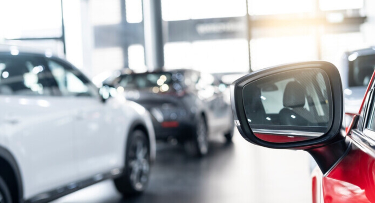 Caen ventas de vehículos livianos, crecen camiones, autobuses y menores en el año