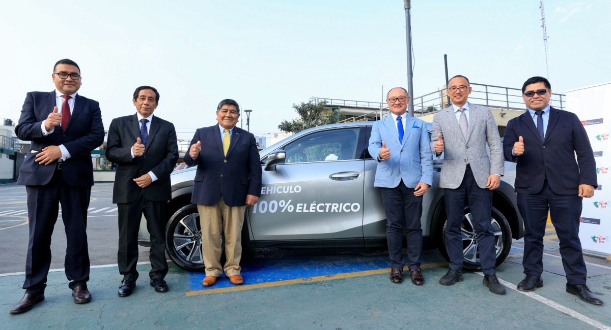 MINEM suscribe convenio con Toyota para promover beneficios de la movilidad eléctrica en entidades del Estado