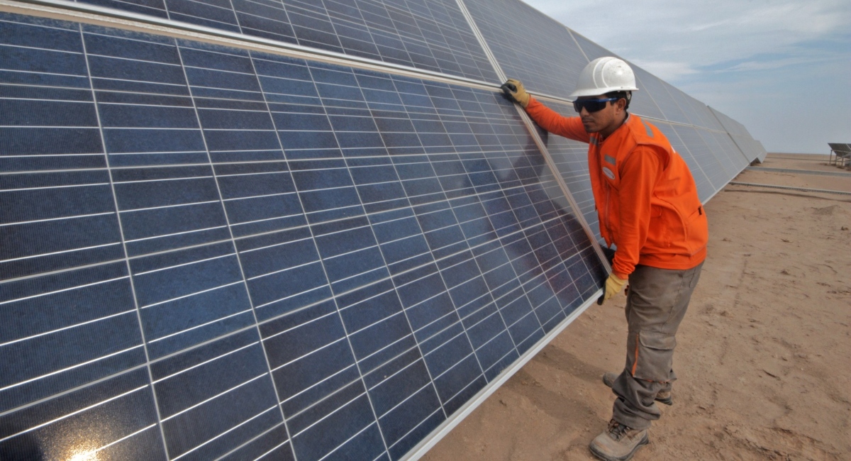 MINEM: Generación eléctrica con centrales eólicas y solares incrementó en 129% y 27% respectivamente en agosto 2024