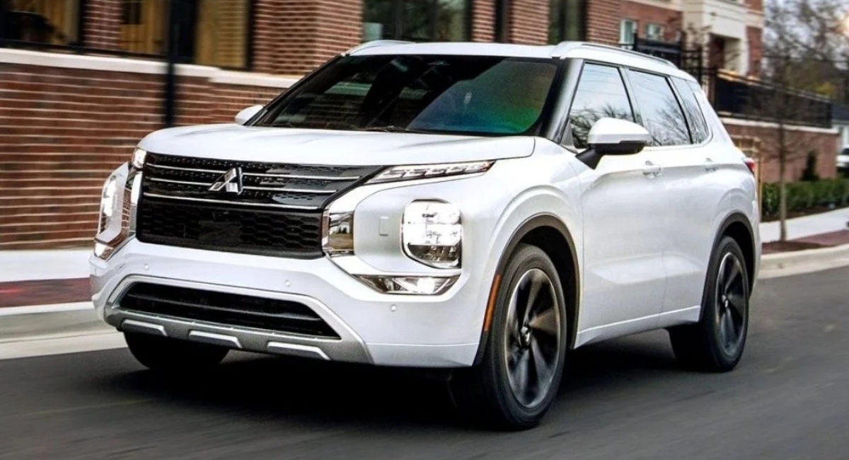 Mitsubishi Outlander Híbrido enchufable gana el premio al &quot;Coche Ecológico Familiar del Año&quot; 2024