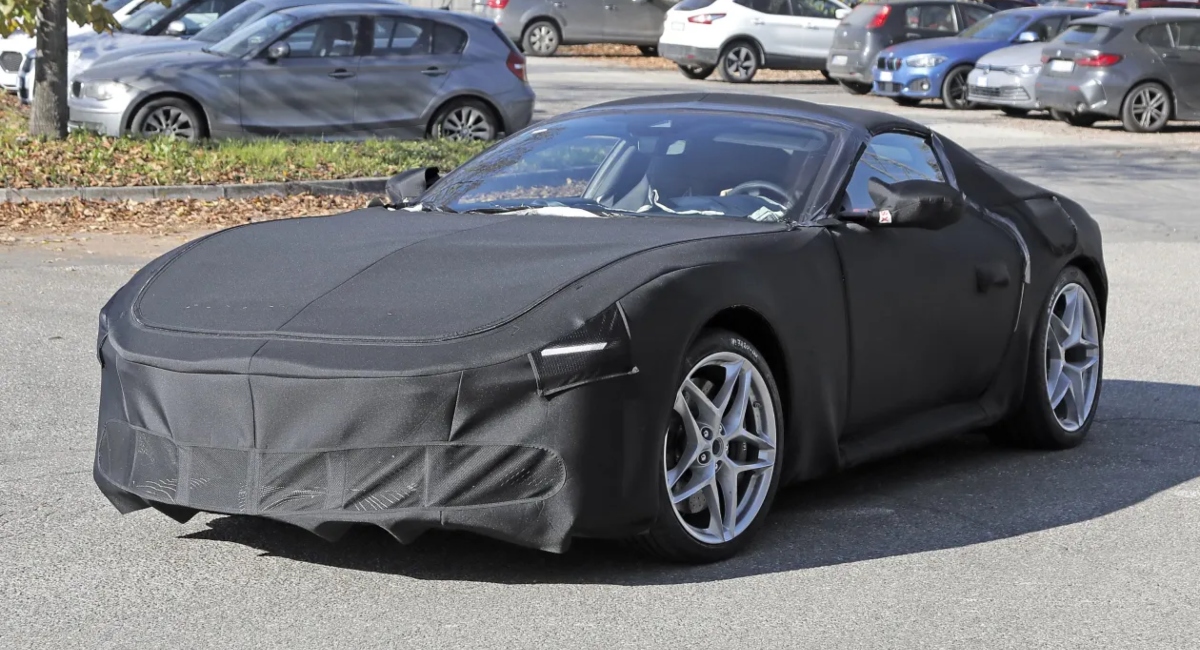 Se deja ver el nuevo Ferrari Roma M 2025 haciendo sus pruebas para su lanzamiento
