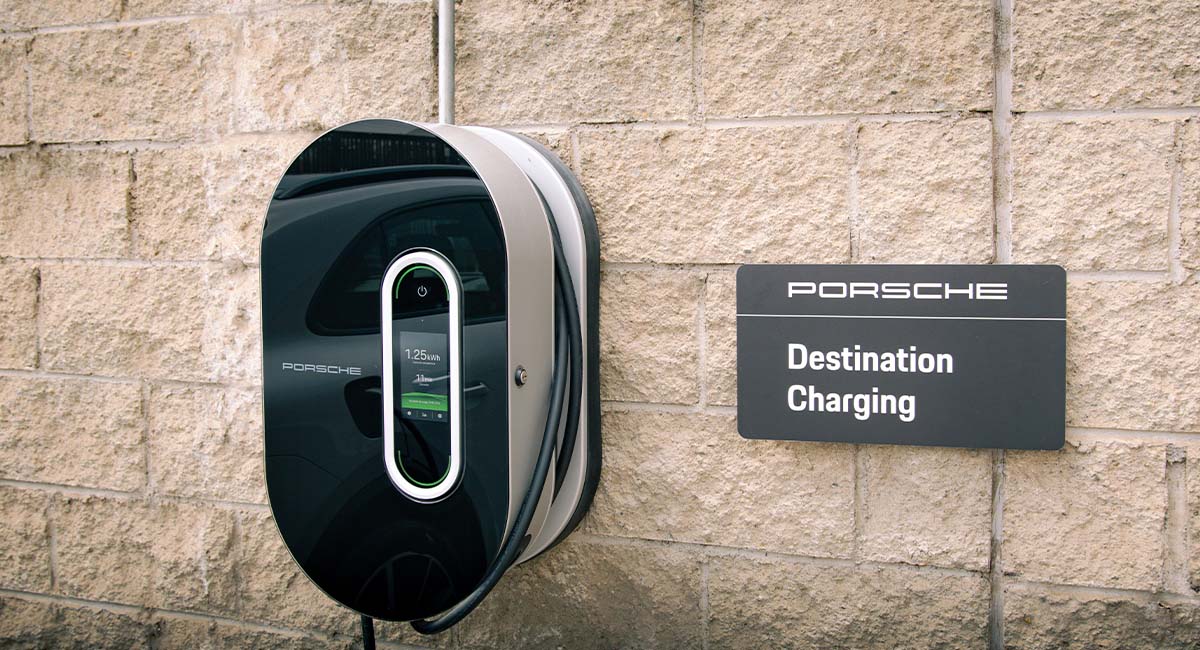 Porsche amplía su red de carga en Perú