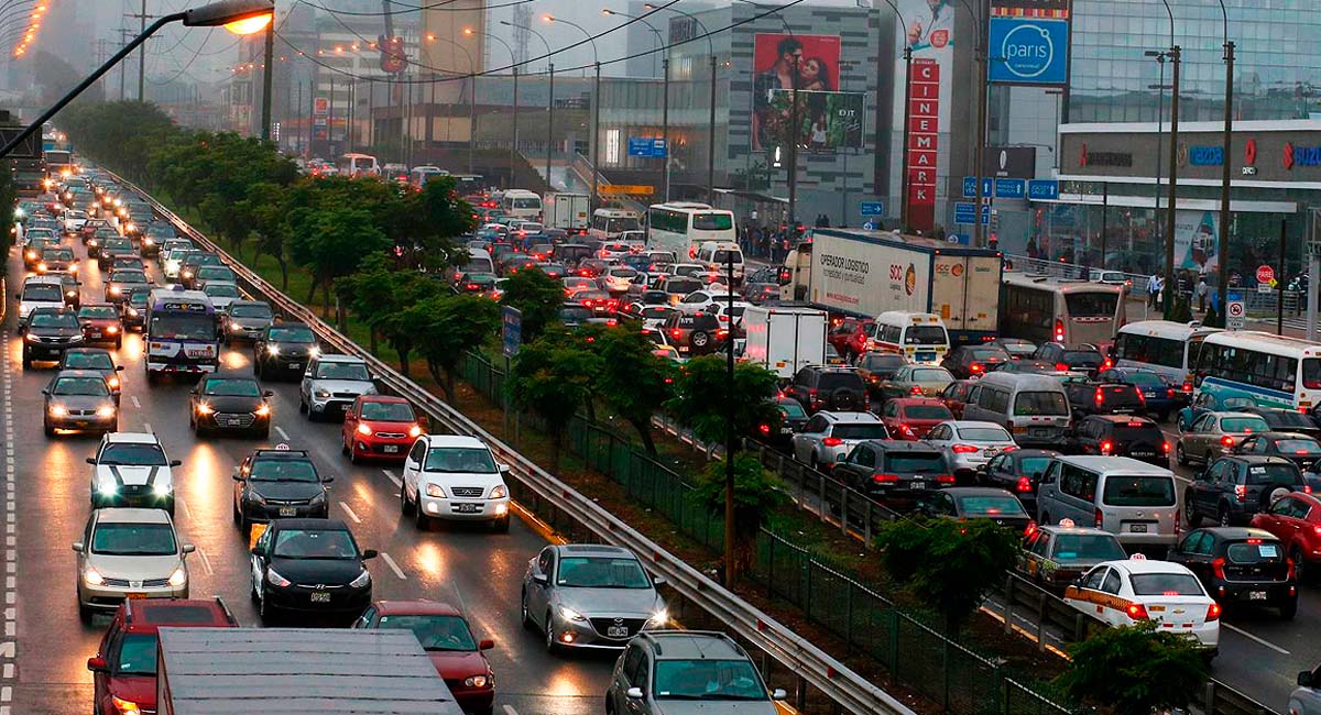 Lima registra velocidad vehicular promedio de 11 km/h en horas pico