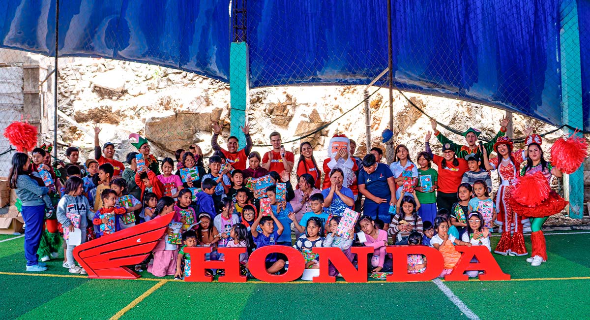 Honda Motos realizó una actividad navideña comunitaria en Pamplona Alta junto a la comunidad Navi